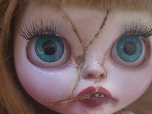 Custom cracked blythe doll – Amber
